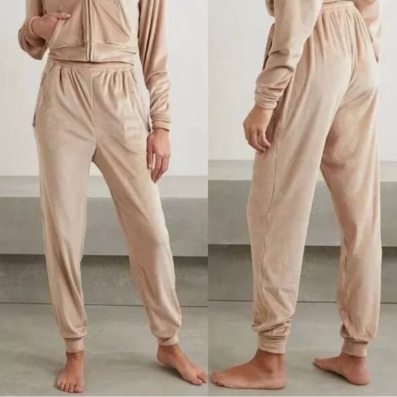 SKIMS Velour Pants with pockets - Picture 2 of 12